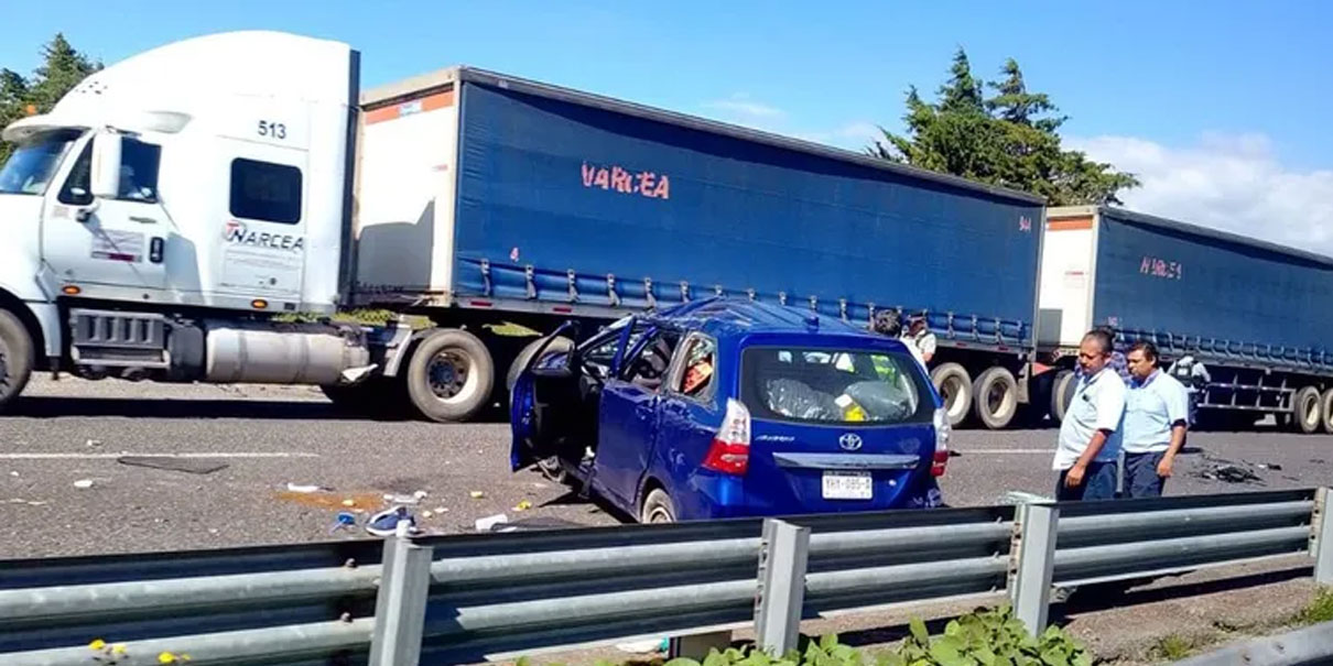 Matrimonio muere en volcadura en la Puebla-Orizaba; hija sobrevive