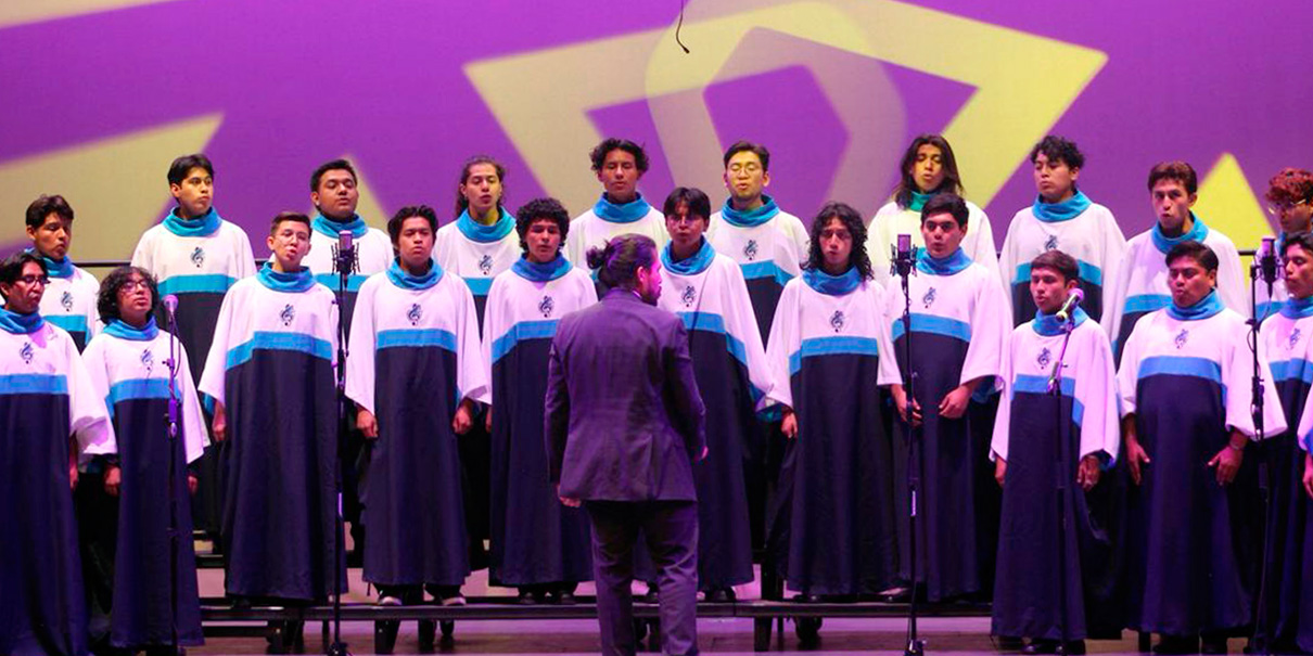 Presente, Coro Universitario Lobos BUAP en el 25 Festival Coral Internacional de Medellín