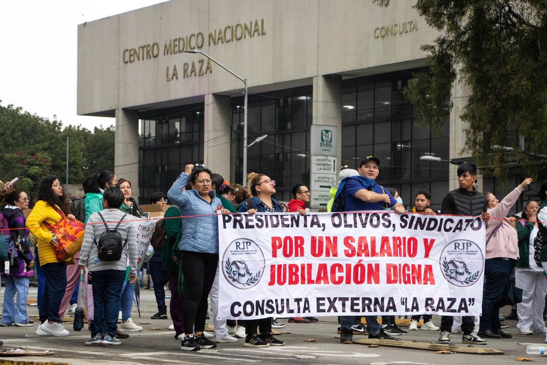 Trabajadores del IMSS convocan a marcha nacional y exigen la destitución de su líder sindical