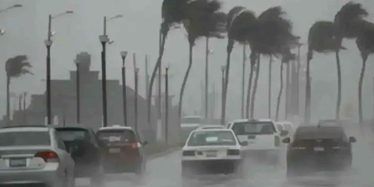 Simón escala a categoría 4; amenaza con tocar tierra y azotar con lluvias torrenciales a Colima y Jalisco