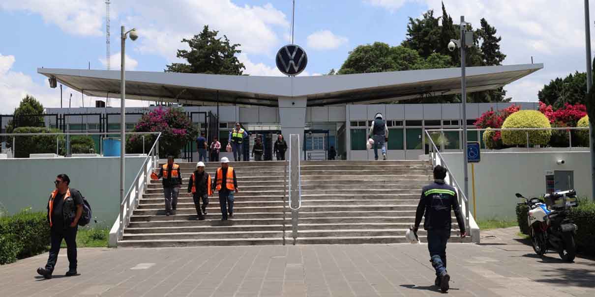 Trabajadores de Volkswagen eligen HOY entre 8.24% de alza salarial o huelga 