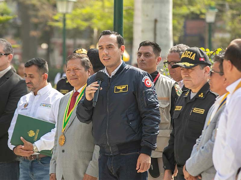 Presidente de Perú amenaza con irrumpir en la Embajada de México para detener a Betssy Chávez
