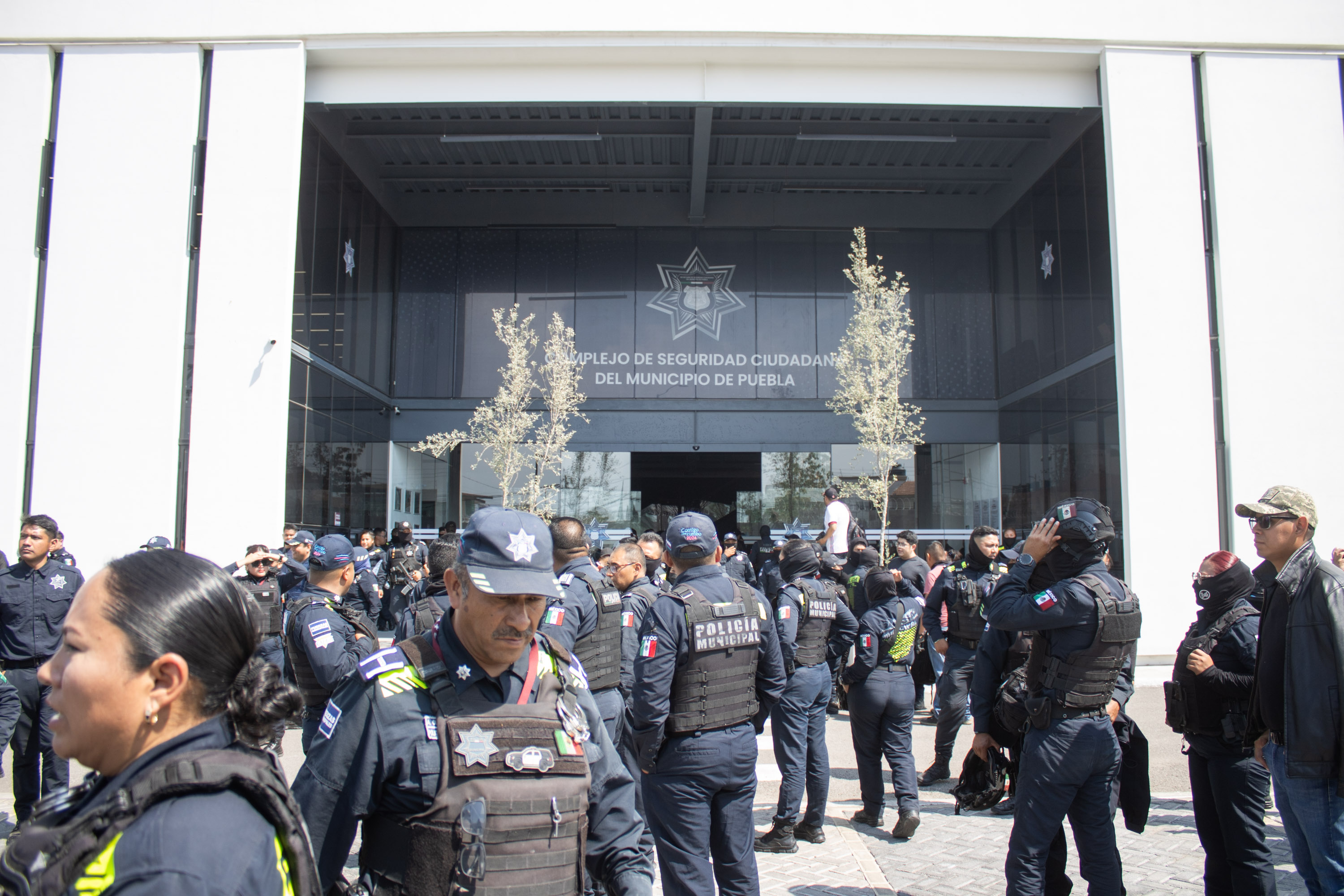 policías