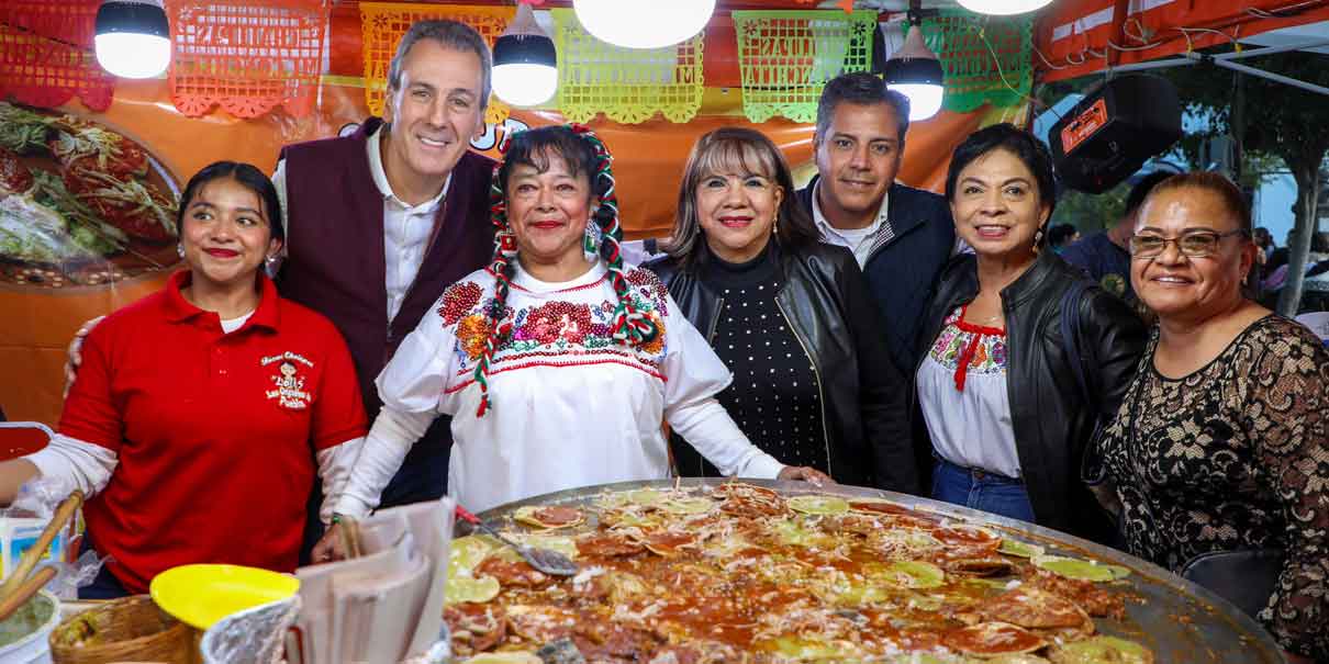 Acude José Chedraui a la inauguración del Festival de la Chalupa en El Carmen