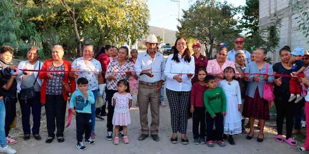 Ariadna Ayala lleva alumbrado público y mejores caminos a comunidades de Atlixco