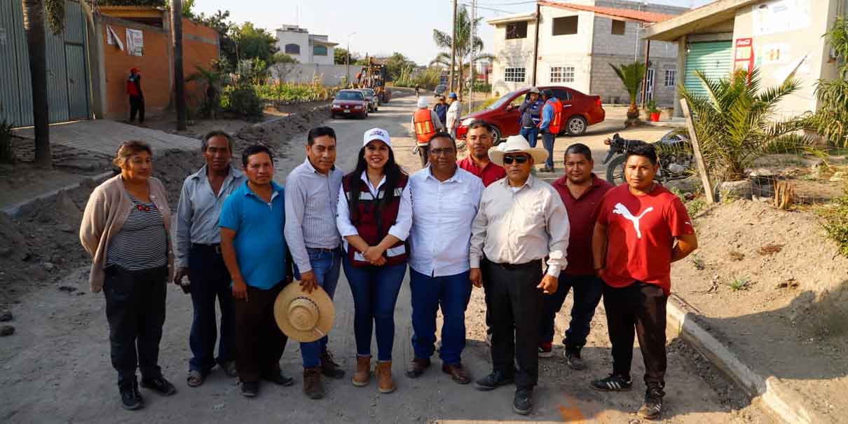 Tonantzin Fernández inició megaobras de pavimentación en San Pedro Cholula
