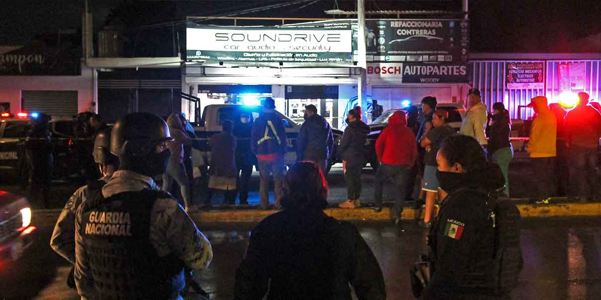 Asesinan a dos hombres dentro del Soundrive de XONACATEPEC