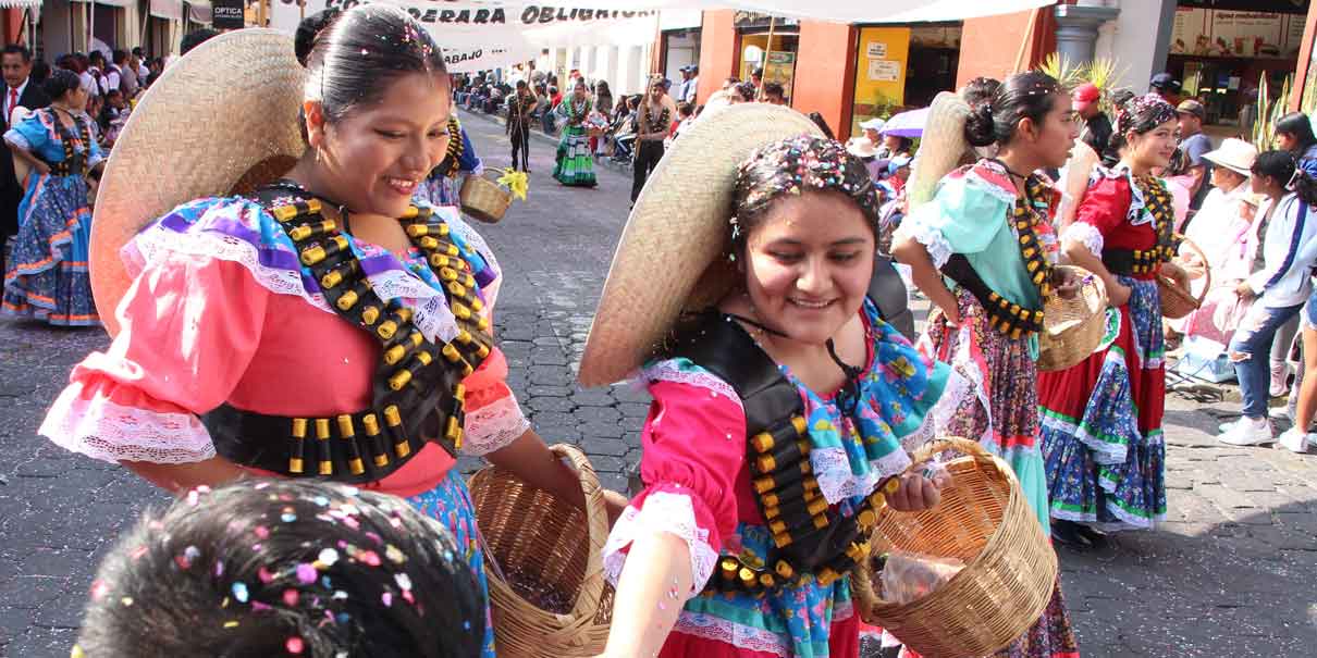 En Atlixco, se realizó desfile conmemorativo del CXIV aniversario de la Revolución Mexicana