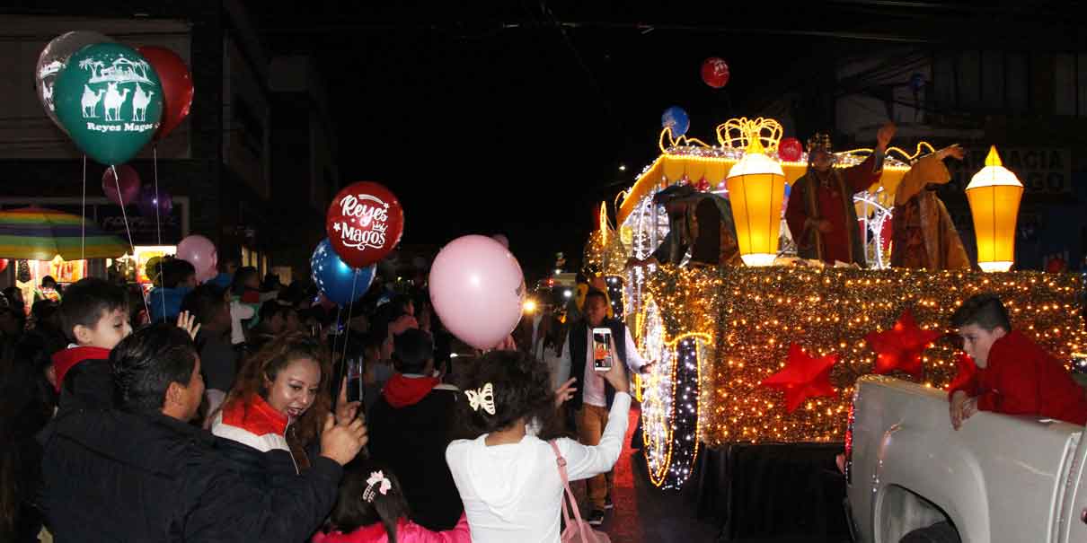 Atlixco deslumbra con el desfile de Reyes Magos