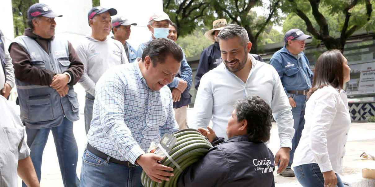 Ayuntamiento de Puebla entrega material a personal de servicios públicos