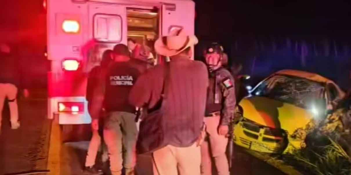 Choque frontal entre autobús y vehículo sobre la Pachuca-Tuxpan; hay 4 heridos