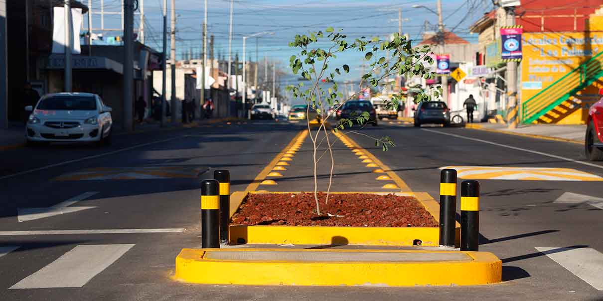 Eduardo Rivera entregó nueva calle Los Pinos; beneficia a dos colonias
