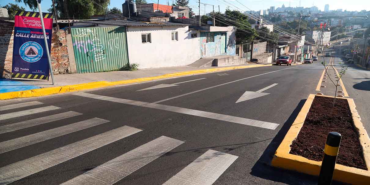 Eduardo Rivera entregó nueva calle Los Pinos; beneficia a dos colonias