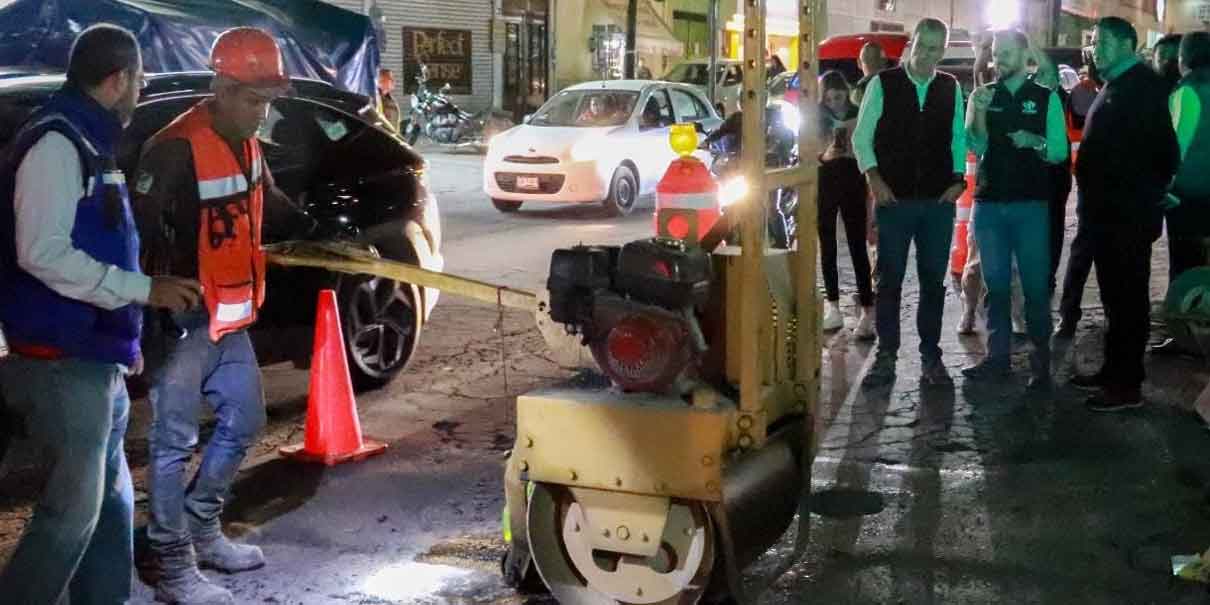 Encabeza José Chedraui supervisión de trabajos de bacheo nocturno en la Capital