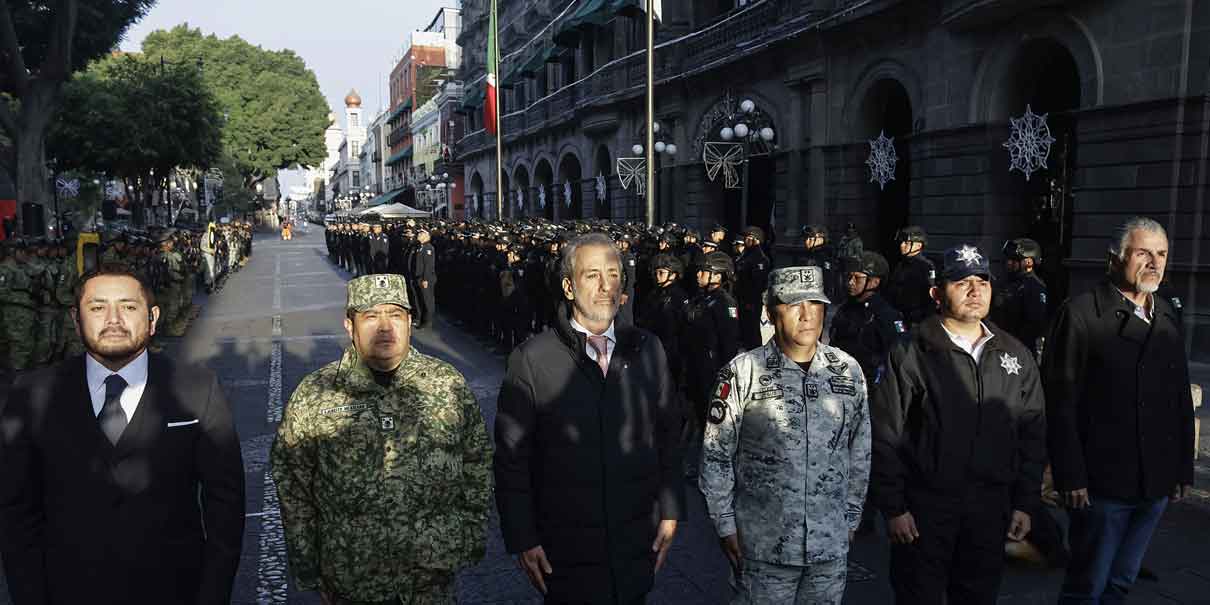 Encabeza Pepe Chedraui pase de lista a fuerzas municipales en el Zócalo de Puebla