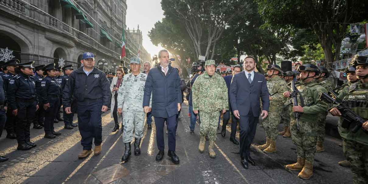 Encabeza Pepe Chedraui pase de lista a fuerzas municipales en el Zócalo de Puebla