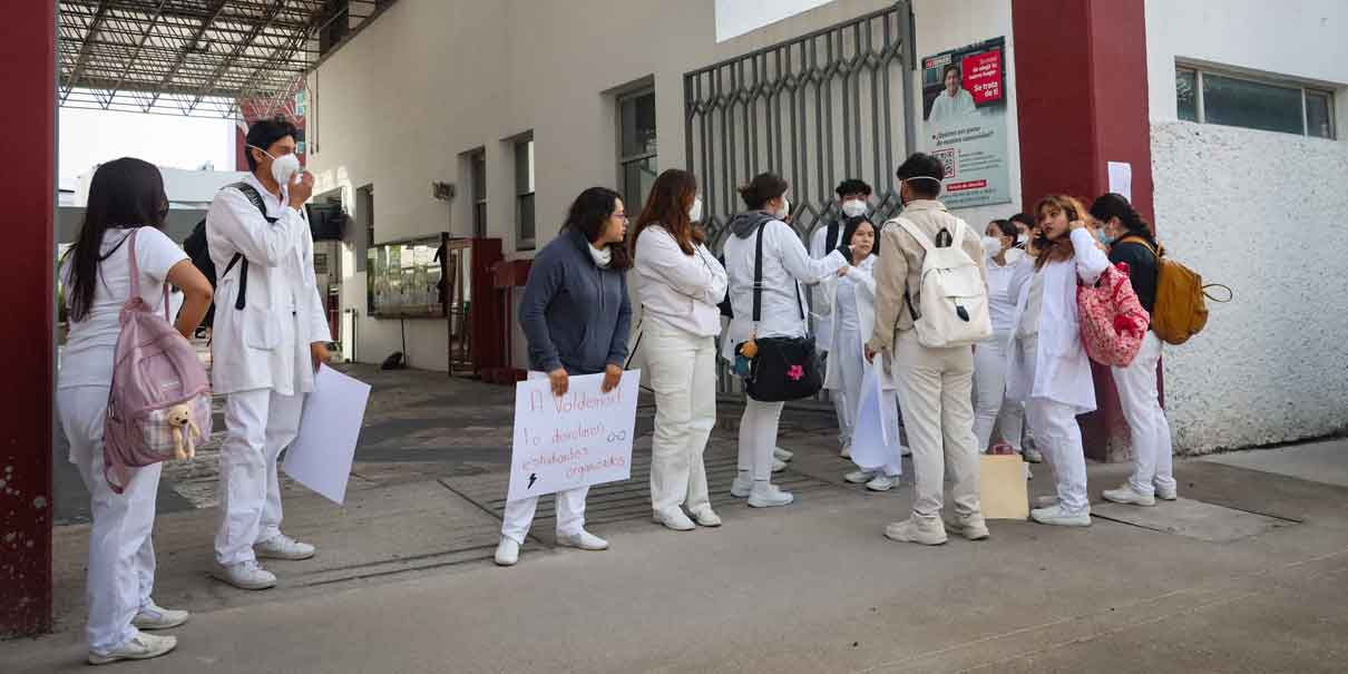 Estudiantes de la Upaep exigen la destitución de la directora de Medicina