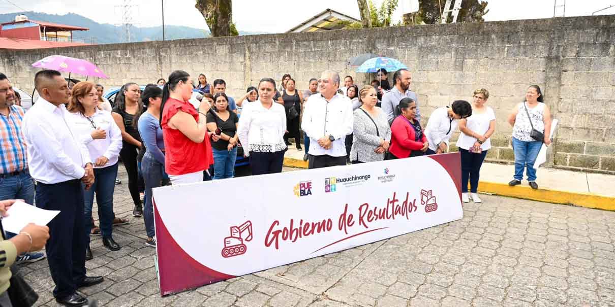 Guarniciones y banquetas mejoran zonas escolares en Huauchinango