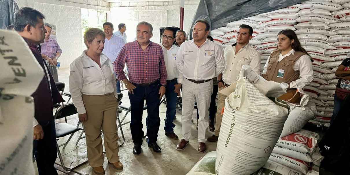 Huauchinango recibió toneladas de fertilizante para beneficio de campo de la región