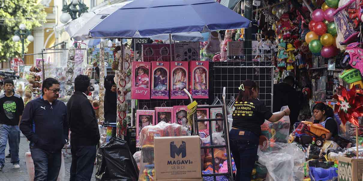 Incrementa el número de ambulantes en el Centro Histórico por fiestas navideñas