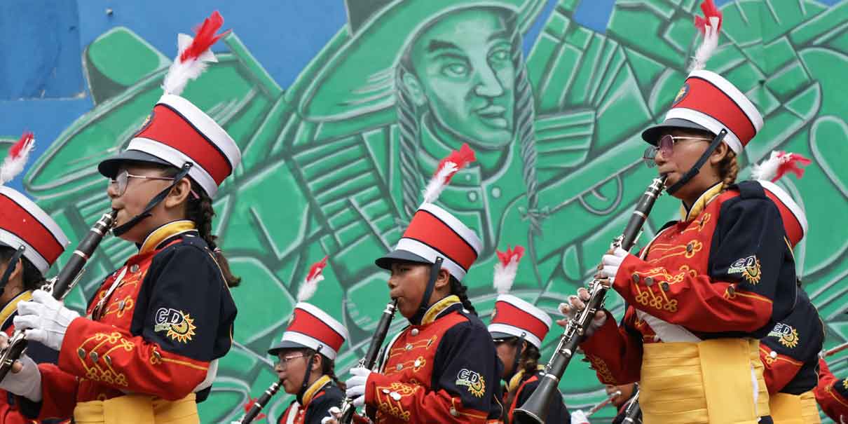 Miles de poblanos festejaron aniversario de la Revolución Mexicana durante desfile