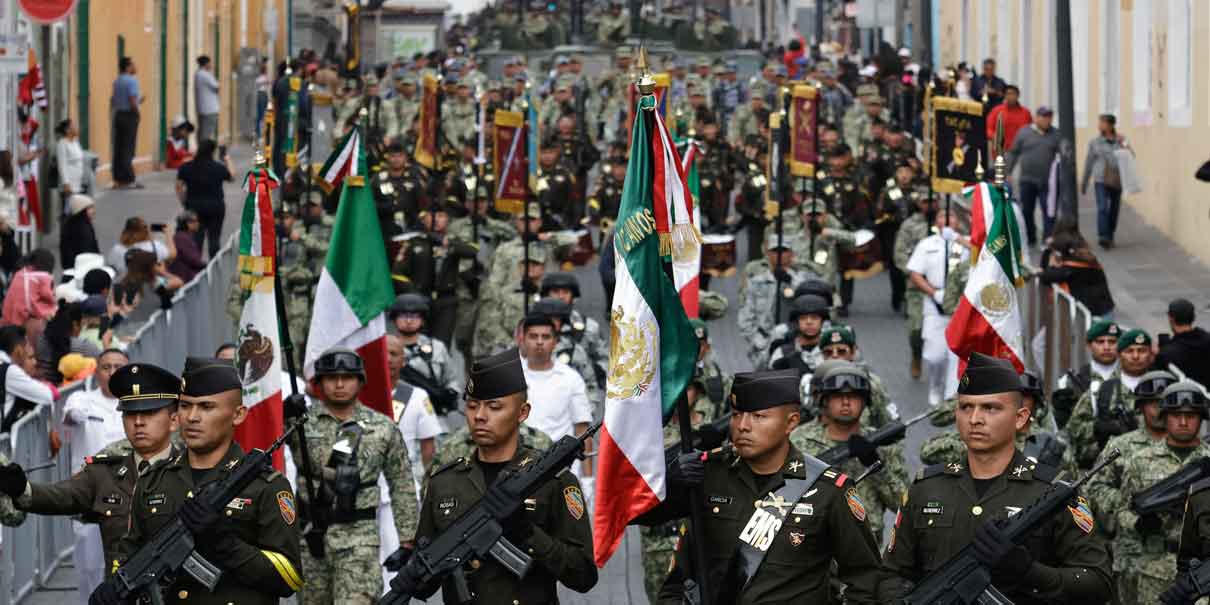 Miles de poblanos festejaron aniversario de la Revolución Mexicana durante desfile