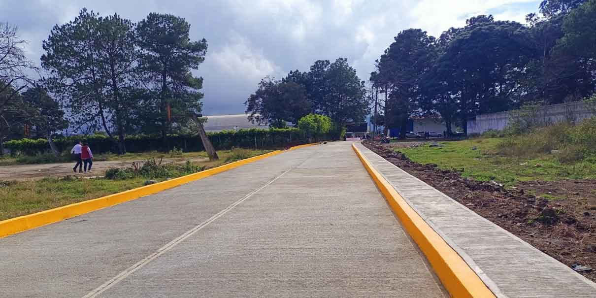 Pavimentación de calle beneficiará a estudiantes y docentes de Huauchinango