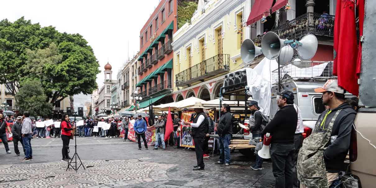 Recuerdan en Puebla con una marcha 10 años de la desaparición de 43 normalistas de Ayotzinapa