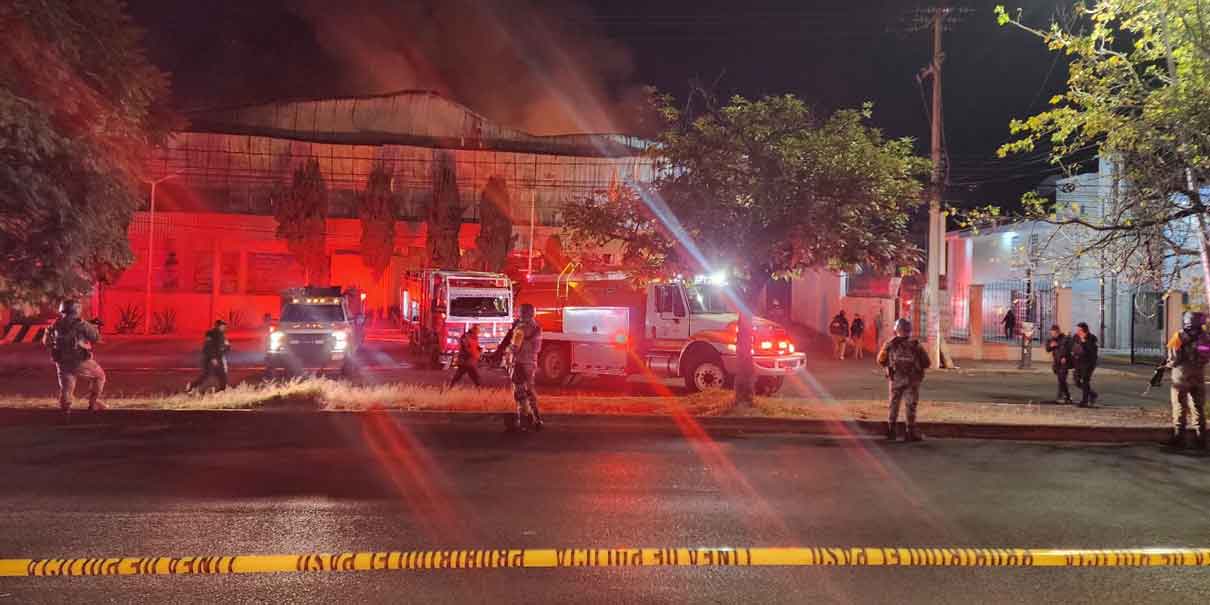 Se incendia Gran Bodega de Amalucan; rescatan a trabajador