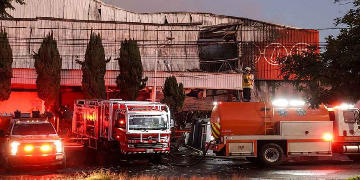 Se incendia Gran Bodega de Amalucan; rescatan a trabajador