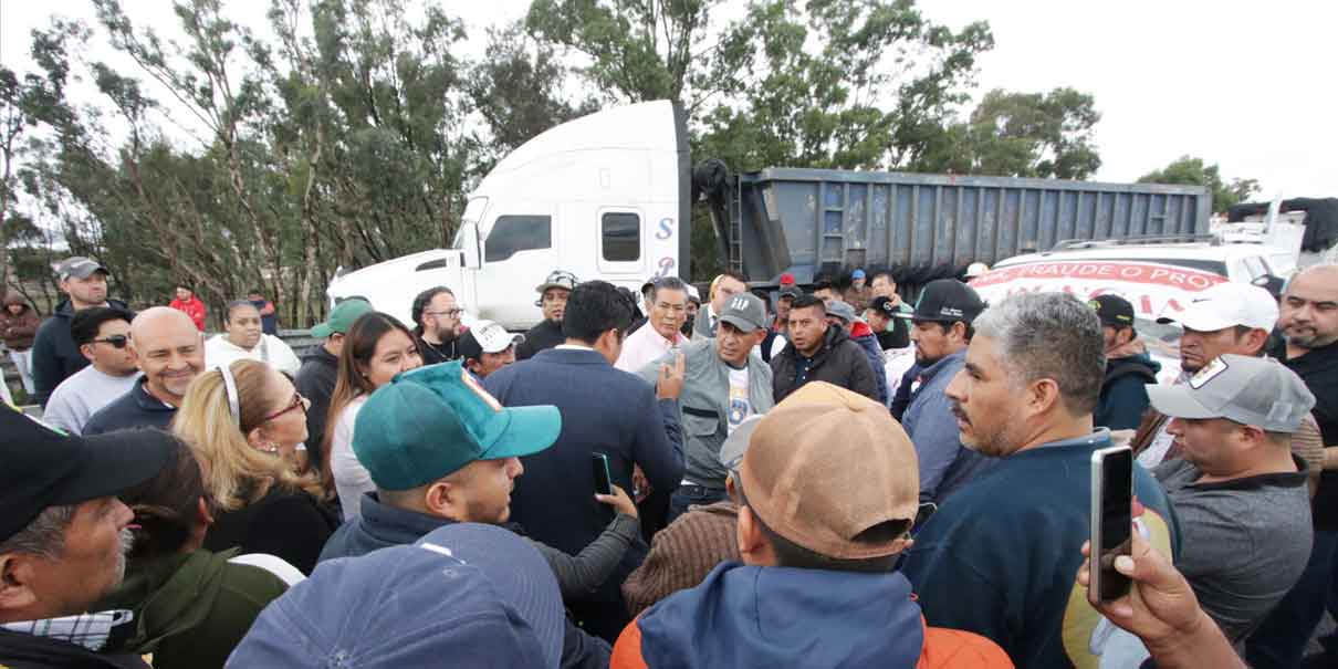 Transportistas Unidos bloquean la autopista a Veracruz y CDMX