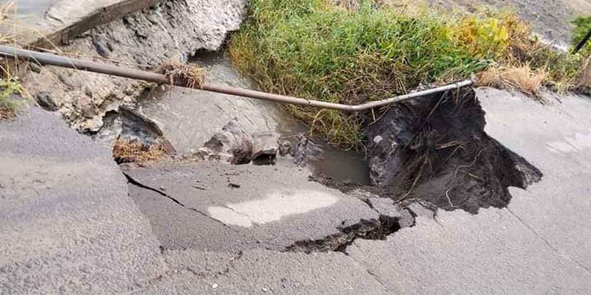 Tras intensas lluvias colapsa puente que une a Chietla con Tecolacio