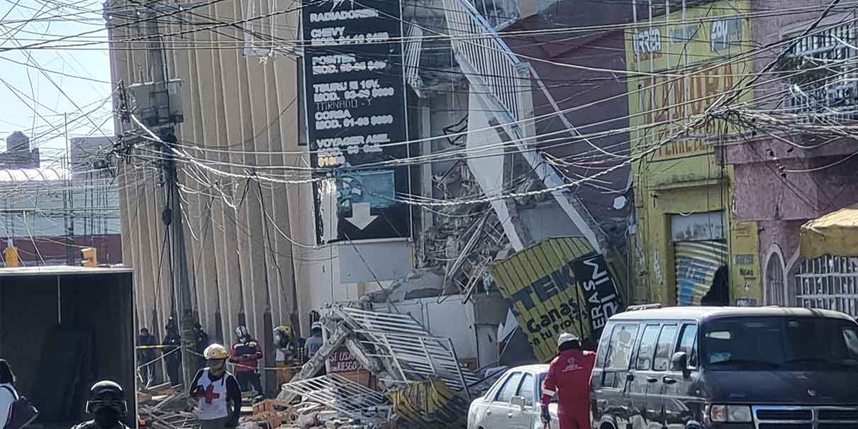 15 personas rescatadas, 7 lesionados y un muerto, saldo del derrumbe de edificio por explosión