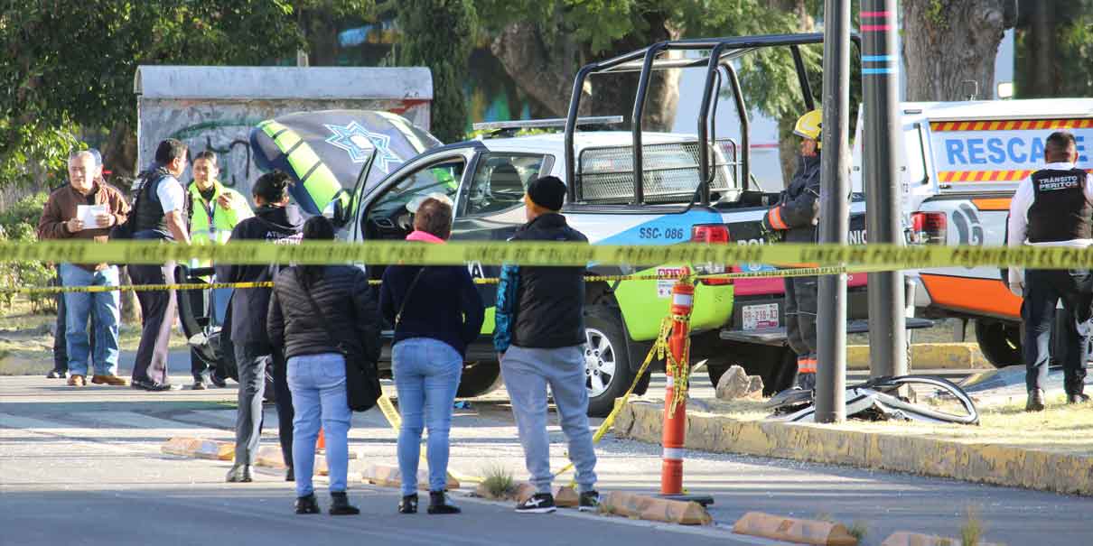 Una patrulla de la Policía Municipal de Puebla chocó contra taxi; hay un muerto