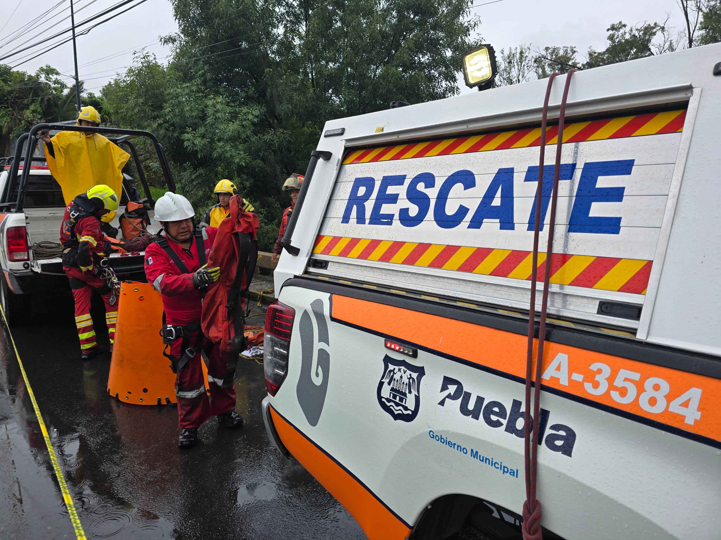 Abandonan tres cuerpos en auto en Coronango y aparece cadáver en río Alseseca