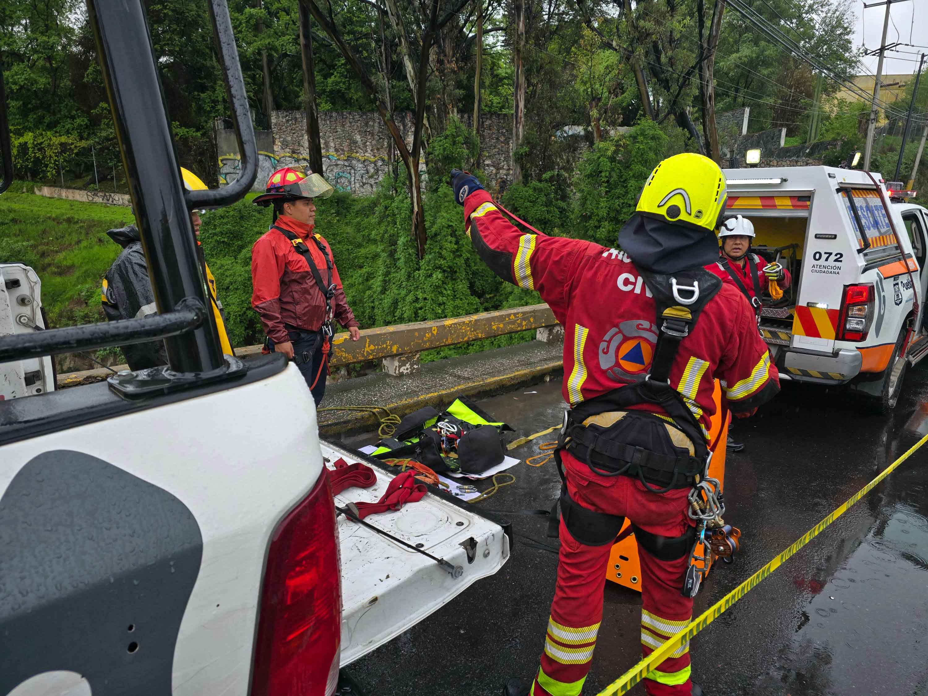 Abandonan tres cuerpos en auto en Coronango y aparece cadáver en río Alseseca