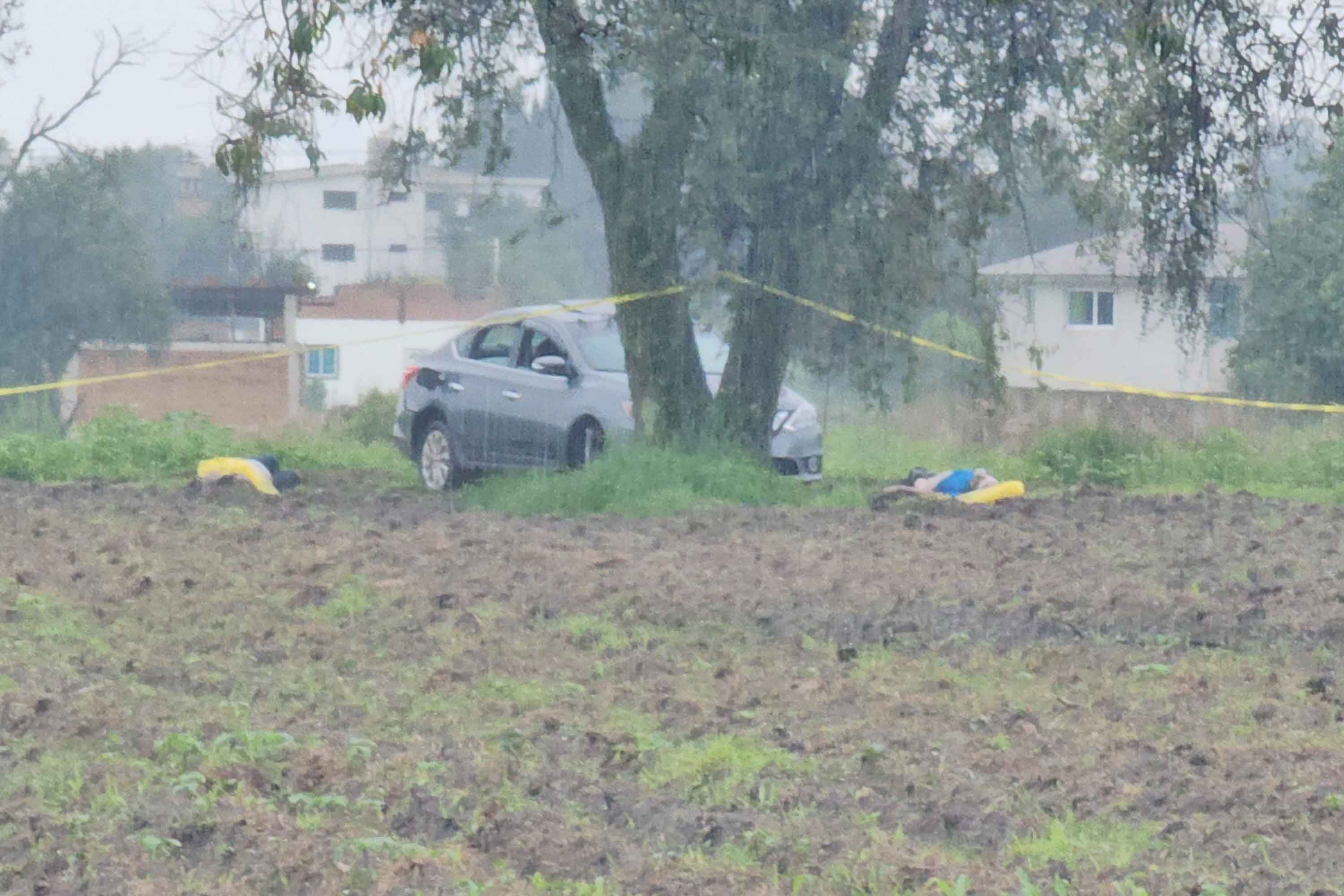 Abandonan tres cuerpos en auto en Coronango y aparece cadáver en río Alseseca