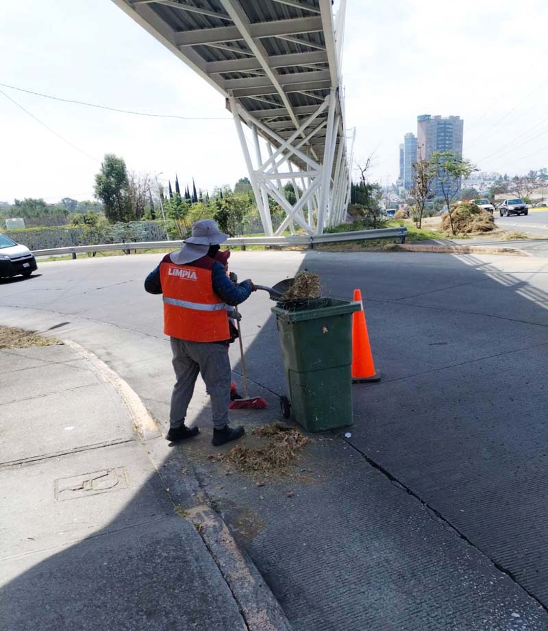 Acciones de limpieza llegan a Bulevar Municipio Libre en Puebla capital