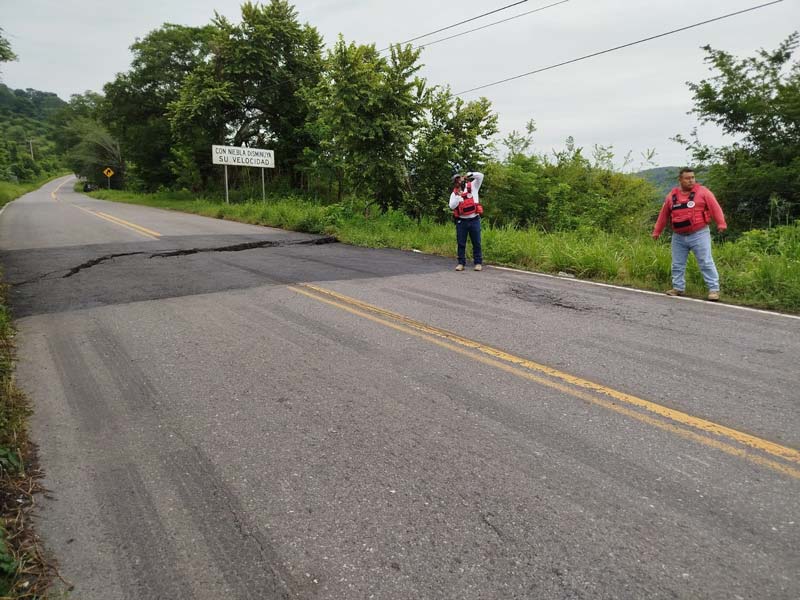 Alerta en la carretera México-Tuxpan: segundo hundimiento por lluvias