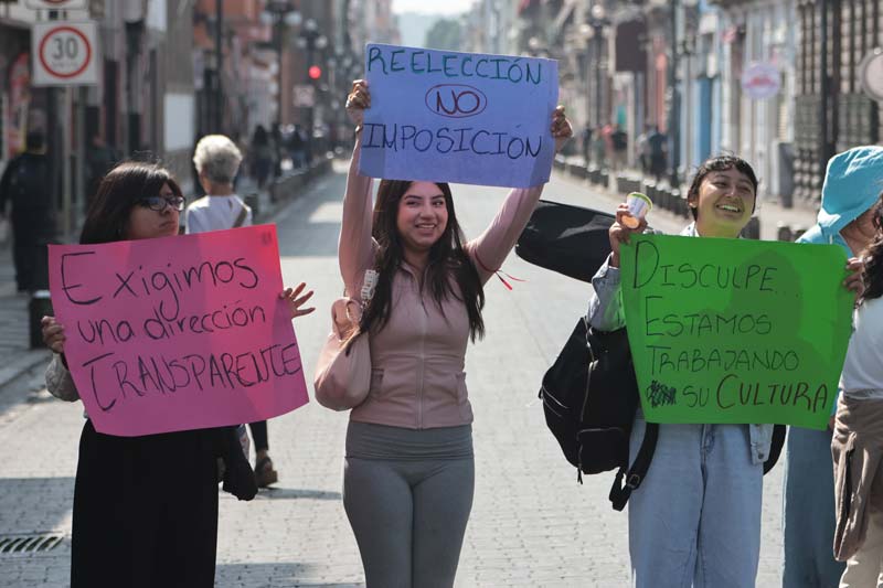 Estudiantes del Conservatorio exigen mejores condiciones, cierran calles con marcha
