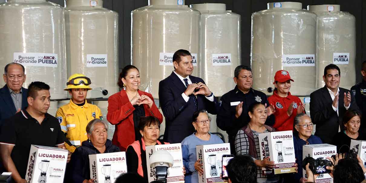 Alejandro Armenta entrega apoyos