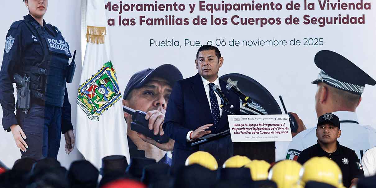 Alejandro Armenta entrega apoyos