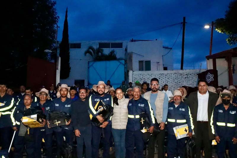 Ariadna Ayala entrega uniformes al personal operativo de Atlixco y fortalece servicios públicos