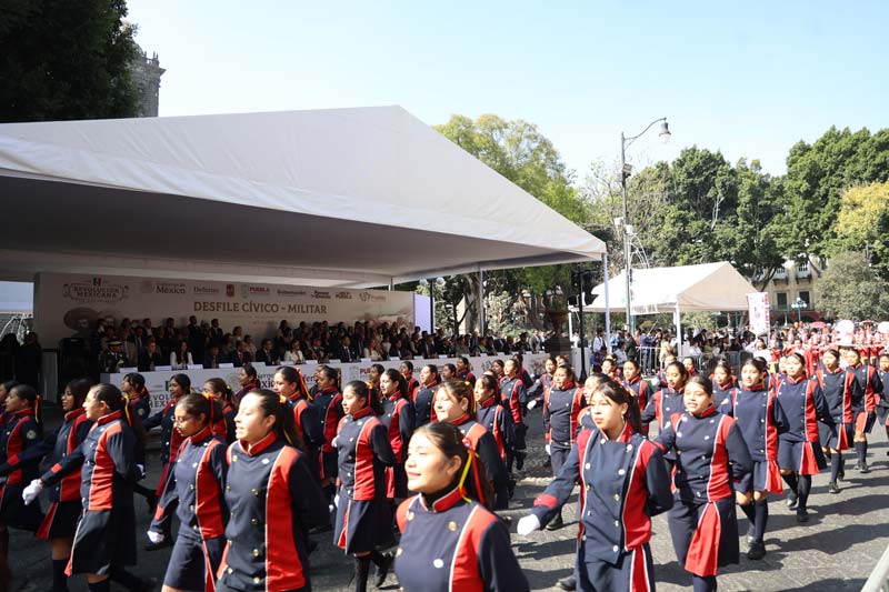 Sin incidentes y con saldo blanco el desfile cívico militar en Puebla