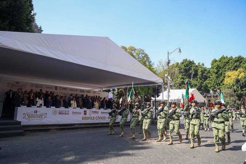Sin incidentes y con saldo blanco el desfile cívico militar en Puebla