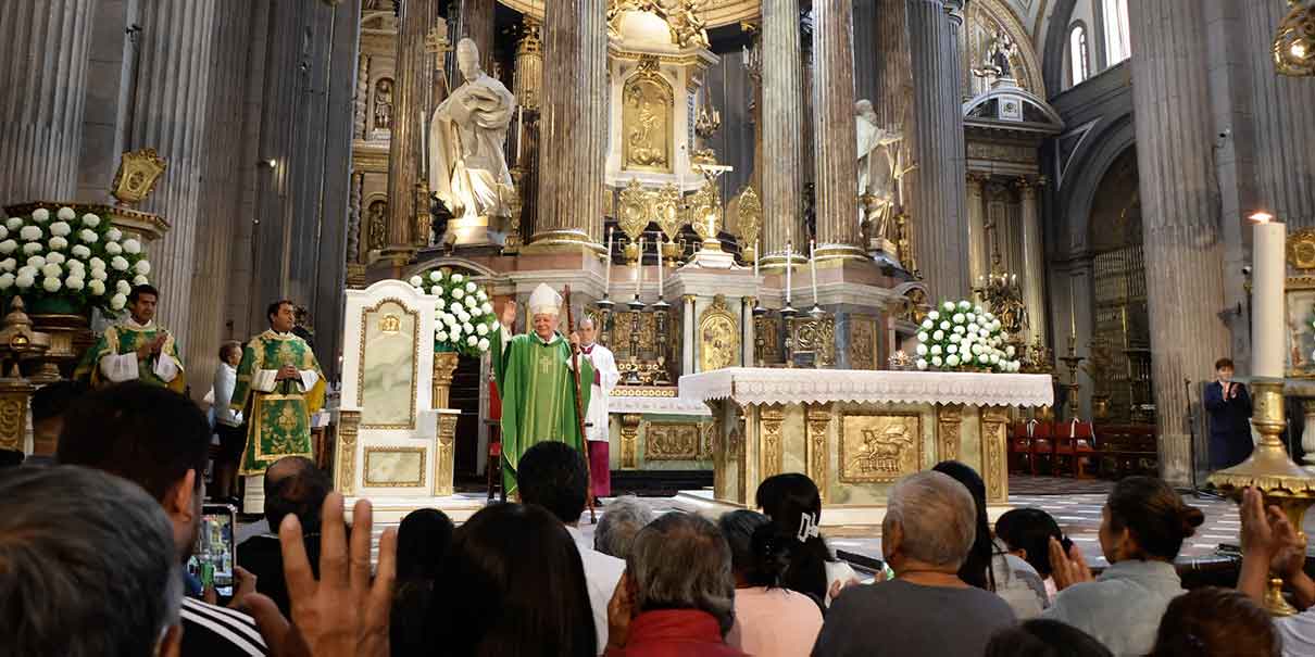 Misa dominical en Puebla