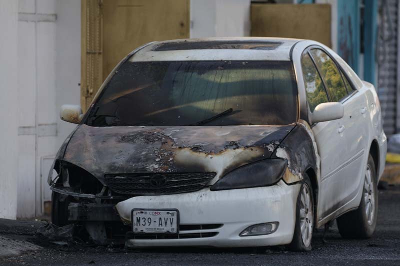 Grupo armado provoca incendio en Bar Lacoss, Puebla; cinco personas pierden la vida