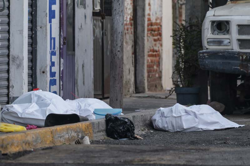 Grupo armado provoca incendio en Bar Lacoss, Puebla; cinco personas pierden la vida