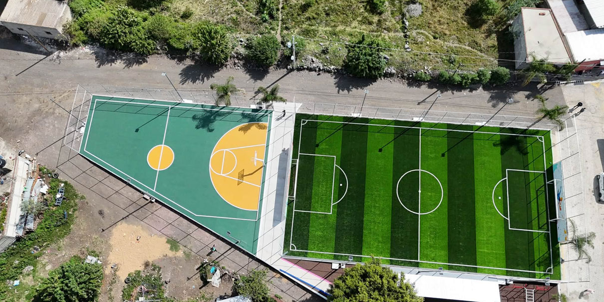 Multideportivo en San Jerónimo Coyula.