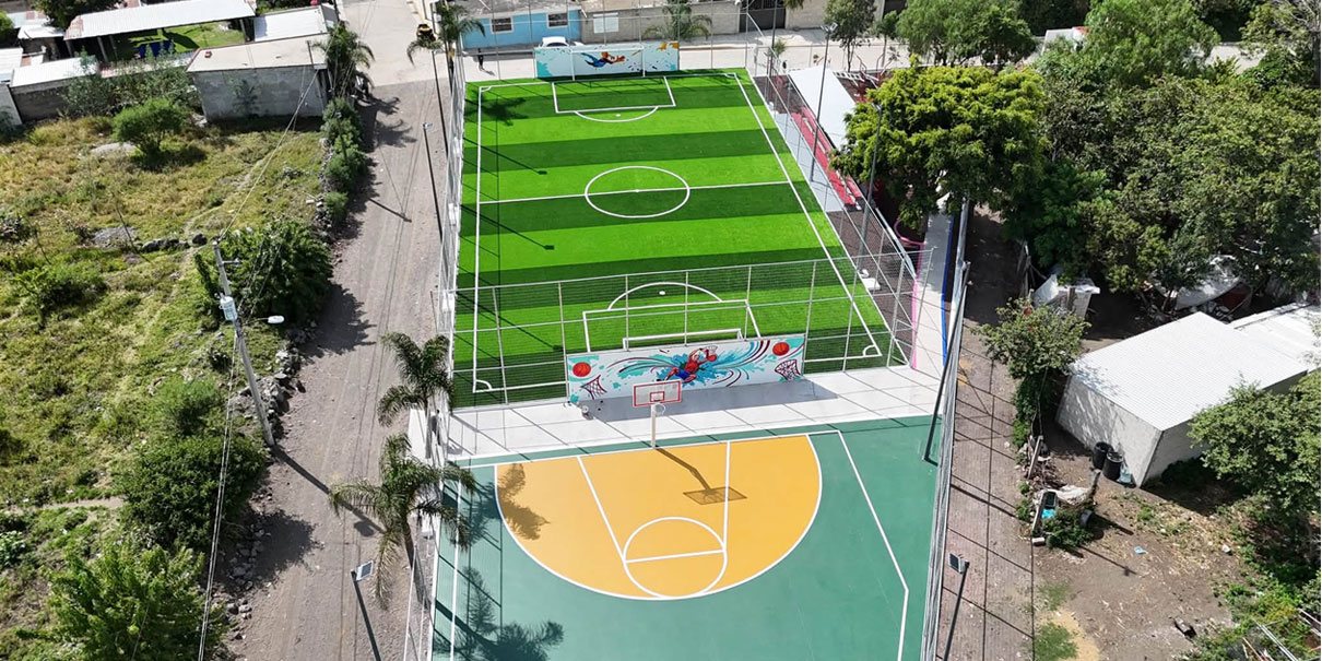 Multideportivo en San Jerónimo Coyula.